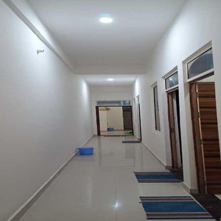 Geeta Dham Hotel Vrindavan Bagian luar foto
