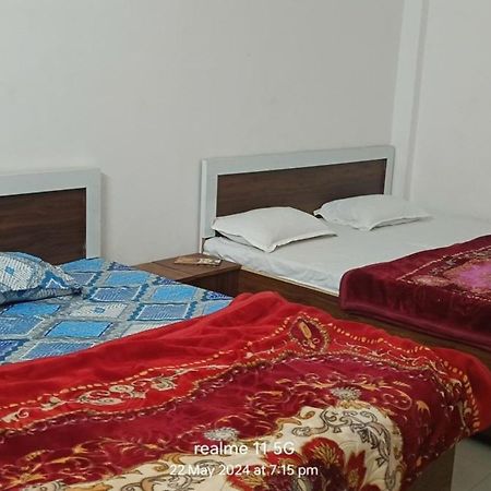 Geeta Dham Hotel Vrindavan Bagian luar foto