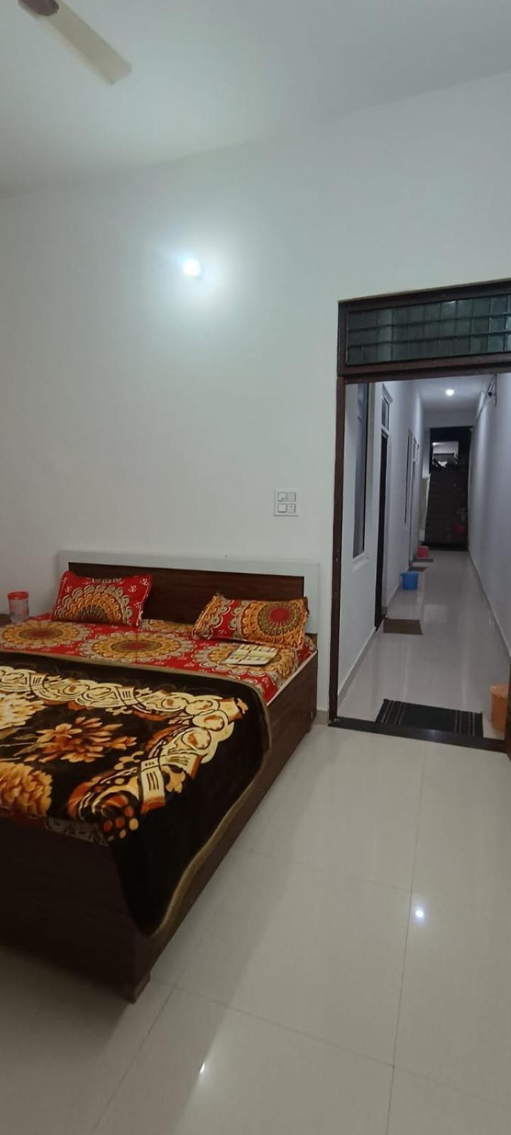 Geeta Dham Hotel Vrindavan Bagian luar foto