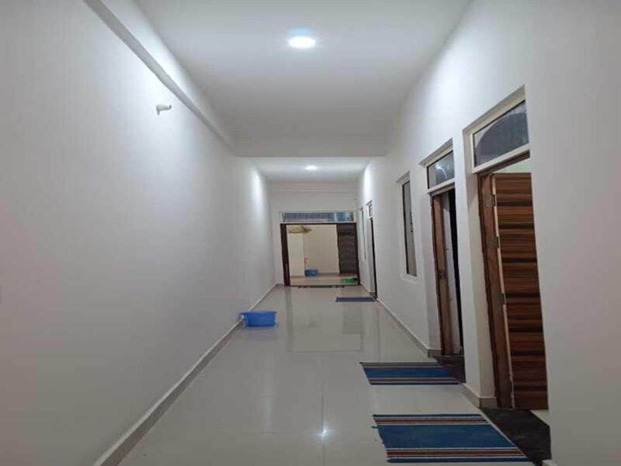 Geeta Dham Hotel Vrindavan Bagian luar foto