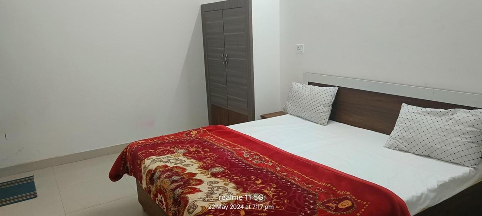 Geeta Dham Hotel Vrindavan Bagian luar foto