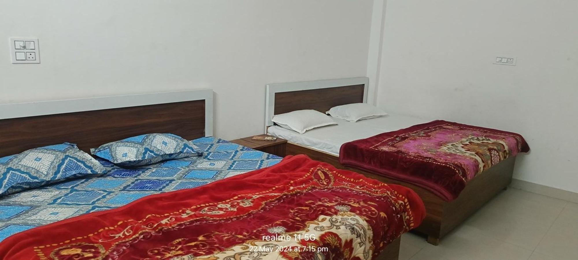 Geeta Dham Hotel Vrindavan Bagian luar foto
